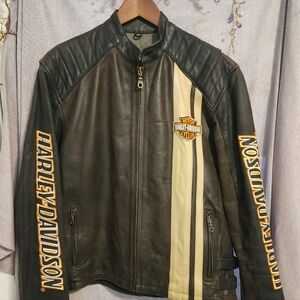 Harley Davidson Leather Jacket! Vintage, men's size large!